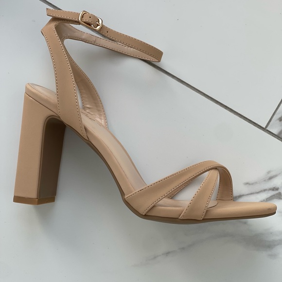 Shoe Lot 10 pairs of shoes. Size 10 - Picture 5 of 11